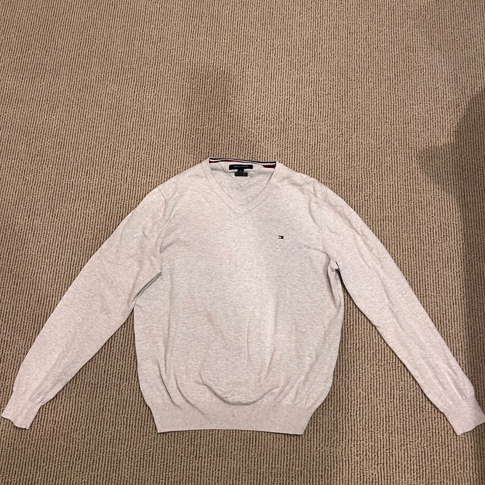 Tommy Hilfiger Men's Light Gray V-Neck Sweater